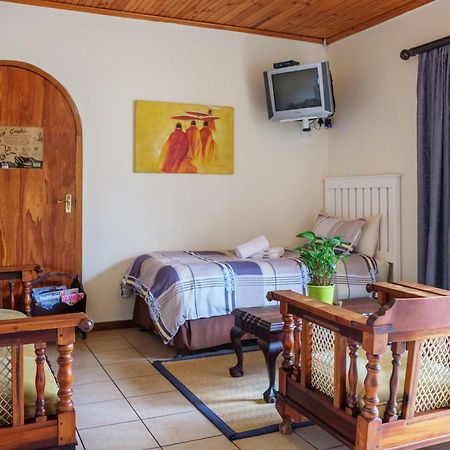 Crowned Crane Hotel Gonubie Buitenkant foto
