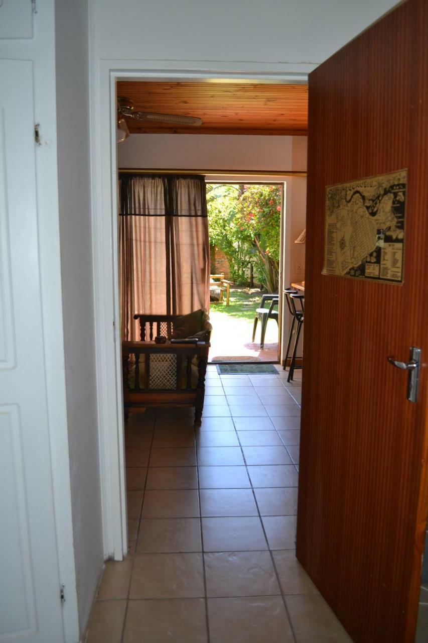 Crowned Crane Hotel Gonubie Buitenkant foto