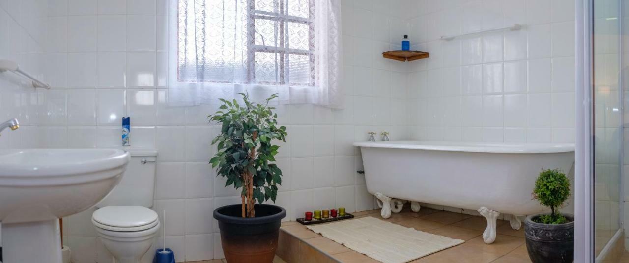 Crowned Crane Hotel Gonubie Buitenkant foto