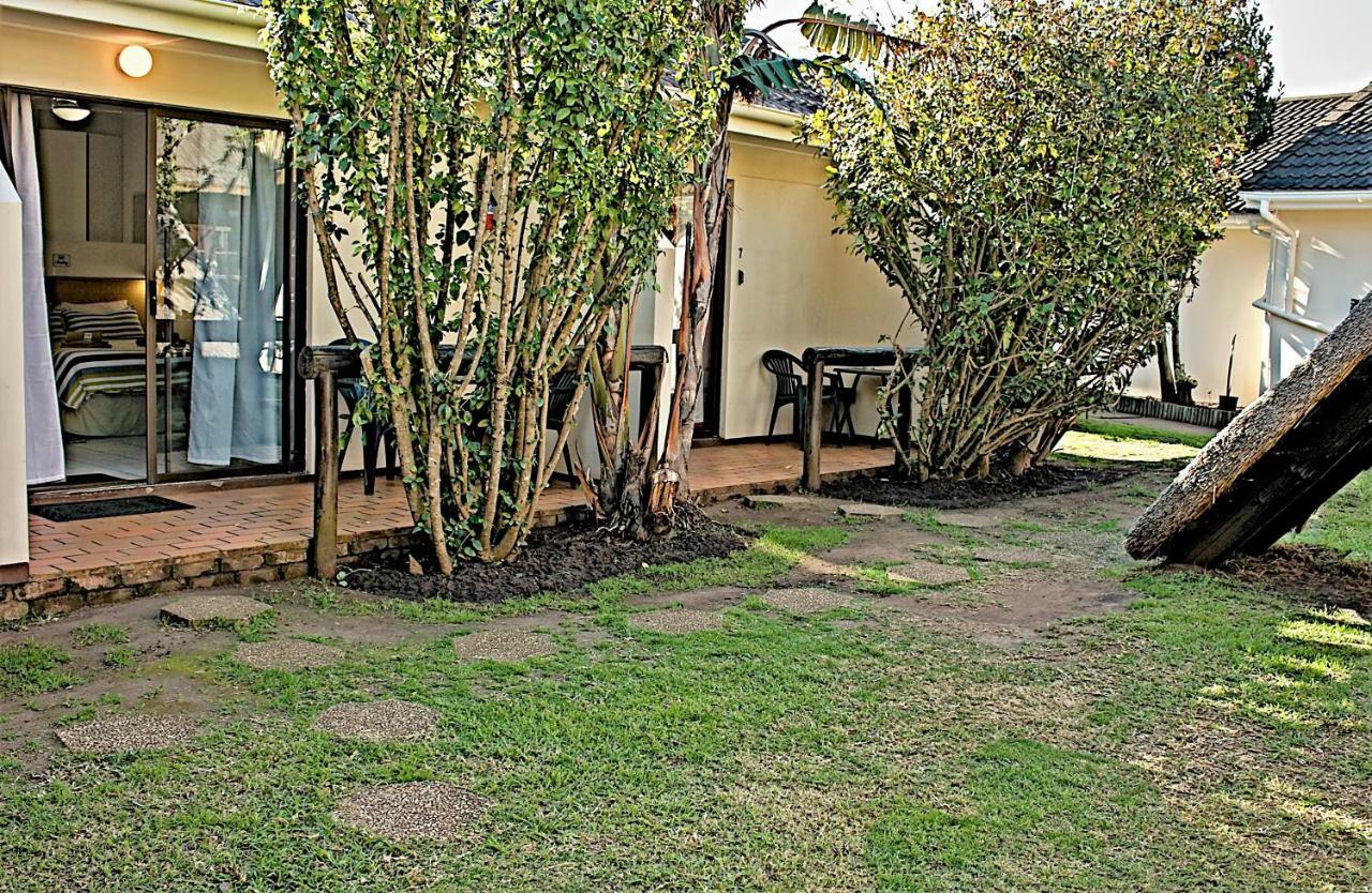 Crowned Crane Hotel Gonubie Buitenkant foto