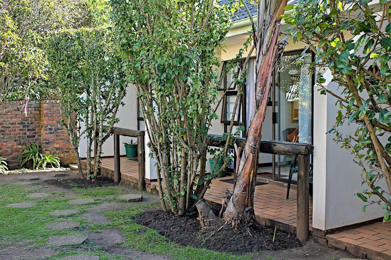 Crowned Crane Hotel Gonubie Buitenkant foto
