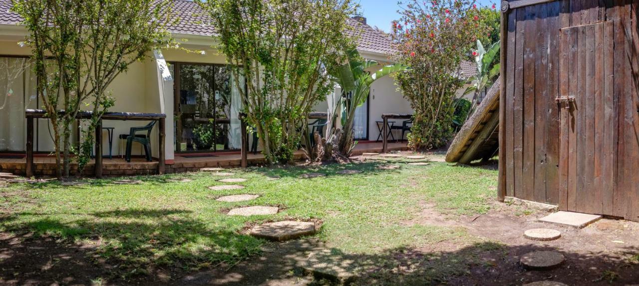 Crowned Crane Hotel Gonubie Buitenkant foto